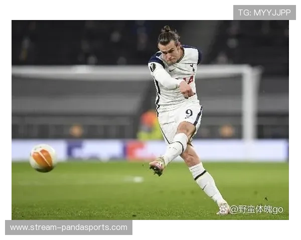 身高一米七五的足球球星在赛场上的表现和成就解析